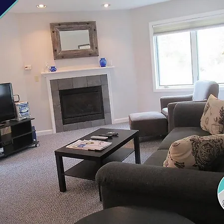Beautifully Decorated 3 Bedroom Condo Nestled Slopeside On Pico Mountain Ski-In Ski-Out G101